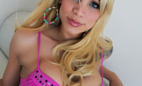 Young transgender beauty is ridiculously hot and she knows it