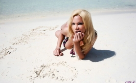 Curvy argentine shemale hits the beach in her bikini