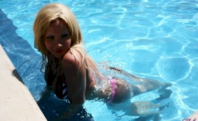 Beautiful and curvy argentina tgirl in beach bikini