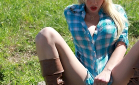Country girl shemale with cowsized tits needs a good milking