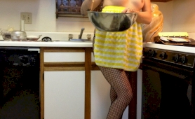 Dirty housewife kelly clare fucking popsicle
