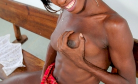 Brazilian transsexual shows her dick outdoor